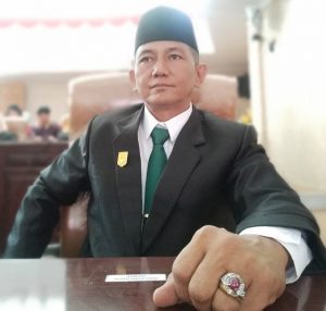 Husen Yahya Suit Pontoh