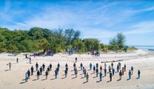 PWI Bolmut kibarkan bendera merah putih di Pulau Bongkil