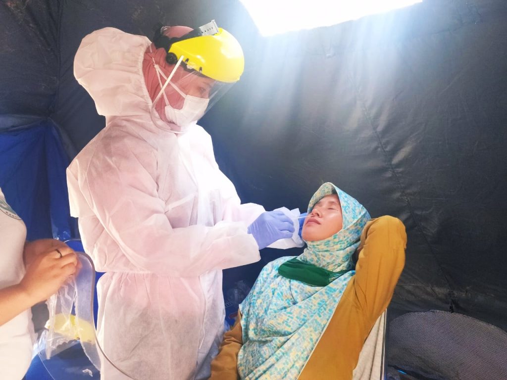 ASN Bolsel saat menjalani Swab test