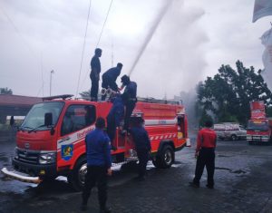 Bantuan mobil Damkar dari BNI yang sedang diuji Damkar Bolmong.