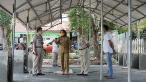 Wali Kota Kotamobagu saat meninjau pembangunan pasar kuliner di eks RSUD Kotamobagu.