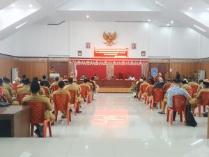 Bupati Bolsel saat membuka rapat koordinasi dan evaluasi Pemdes se Bolsel.