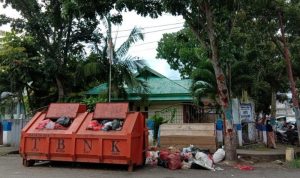 Amrol Sampah Depan Kantor Kelurahan Gogagoman Dikeluhkan