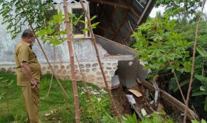 Rumah Milik Warga Bai, Rusak Parah Tertimpa Longsor