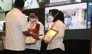 Tatong Bara Terima Penghargaan Pembangunan Daerah