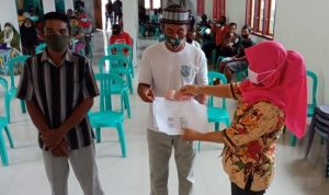 Pemdes Tomuagu Serahkan 123 BLT Lewat Dana Desa