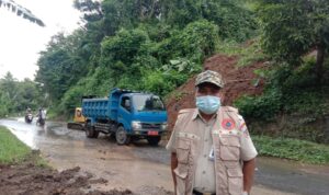 BPBD dan Dinas PUPR Kotamobagu, Tangani Tanah Longsor di Gogagoman