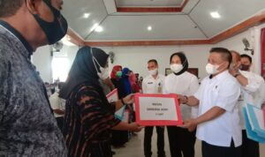 Tatong Bara Serahkan Bantuan Mesin dan Peralatan kepada 84 IKM