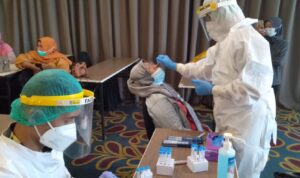 Taat Prokes, Peserta Pelatihan DEA Ikuti Swab Antigen