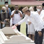 HUT Bolsel ke-13, Bupati dan Wabup Ziarah ke Makam Tokoh Pemekaran Bolsel