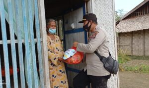 Polsek Suwawa Salurkan Bantuan Sosial ke Masyarakat Kurang Mampu