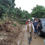 Bupati Yasti Tinjau Dua Titik Lokasi Longsor