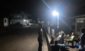 Pemdes Jiko Belanga Pasang 60 Unit Lampu Penerangan Jalan