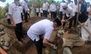 Bupati dan Wabup Bolsel, Bersama H2M Meletakan Batu Pertama Pembangunan Ponpes di Desa Linawan