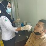 Wartawan saat di rapid test