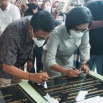 Yasti Harap Gedung Balai Desa dan Sekretariat Pemuda KK Bakan yang Baru Diresmikan Dijaga