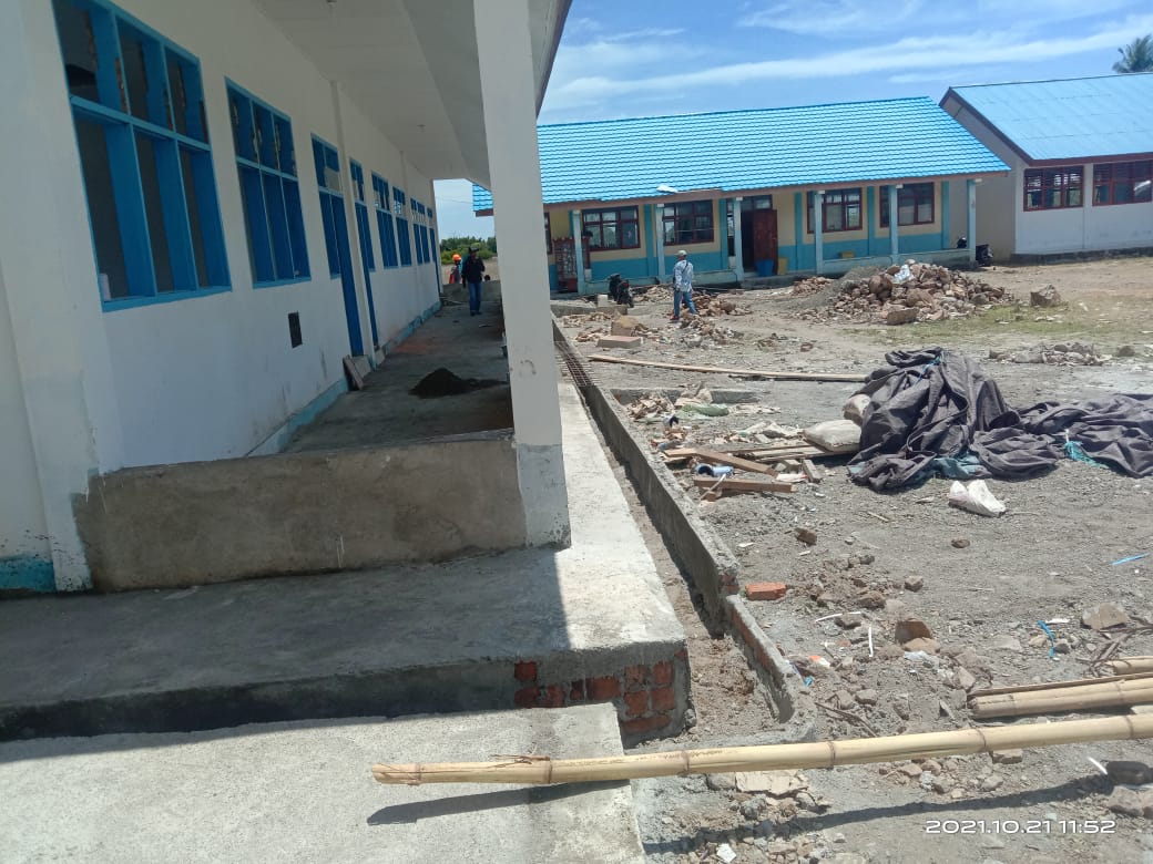 Kadis Dikbud Boltim Minta Kontraktor Pekerjaan Proyek Bangunan Sekolah Sesuai RAB