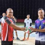 Katua PAC Kaidipang Serahkan Bantuan Bola dan Net Volly Ball