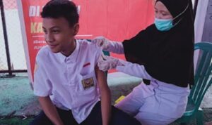 SMP Negeri Momalia Gelar Vaksinasi Massal