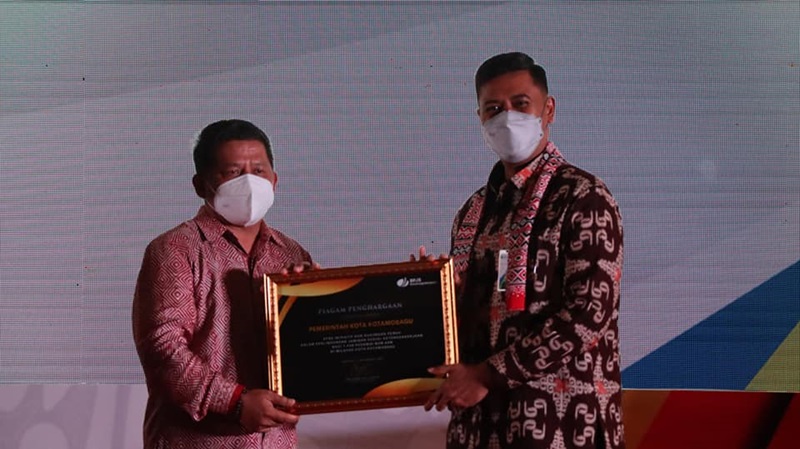 Pemkot Kotamobagu Terima Penghargaan dari BPJS Ketenagakerjaan