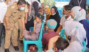 Wakili Wali Kota, Nayodo Koerniawan Buka Kegiatan Khitanan Massal di Desa Bungko
