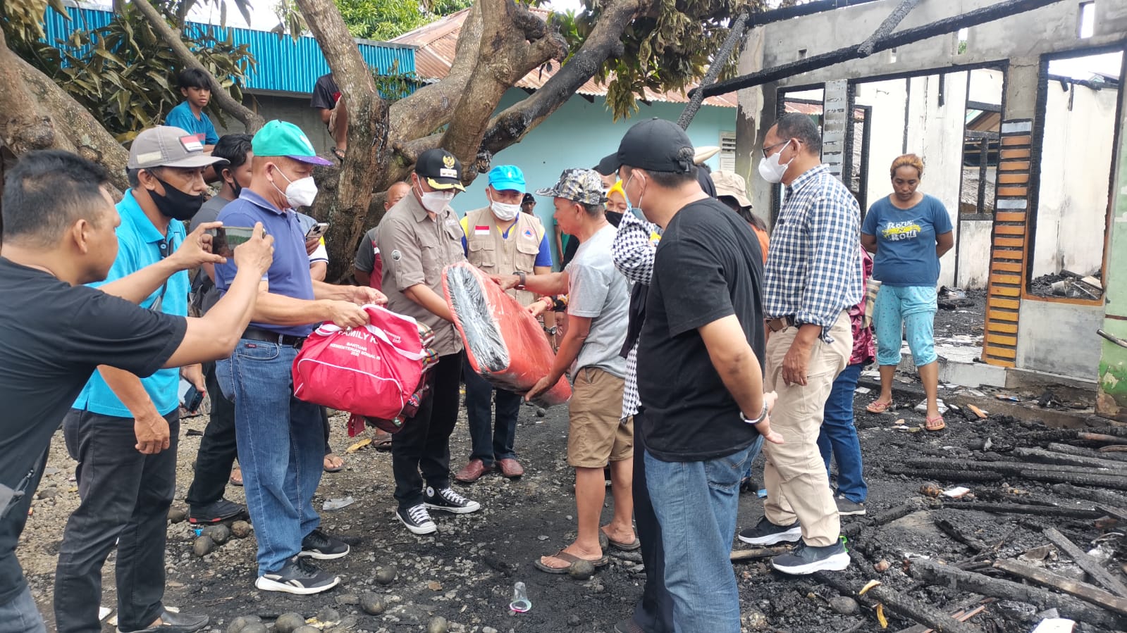Kunjungi Korban Bencana Kebakaran, Bupati Serahkan Bantuan