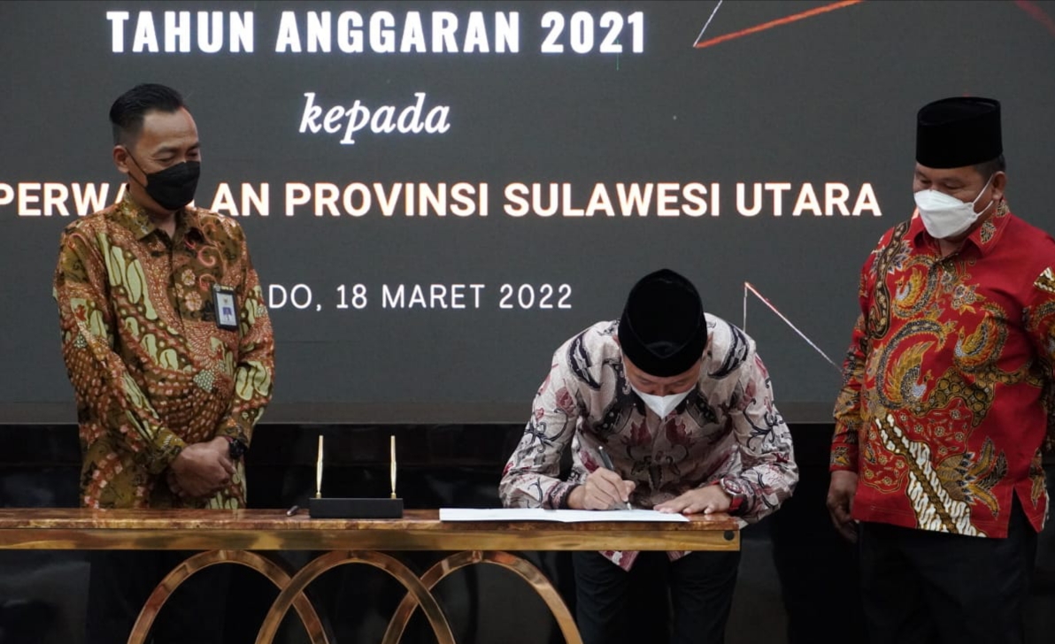 Ini Harapan Bupati Bolsel Saat Serahkan LKPD Tahun 2021