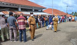 Antisipasi Kelangkaan Minyak Goreng, Pemda Boltim Gandeng Bulog Gelar Operasi Pasar