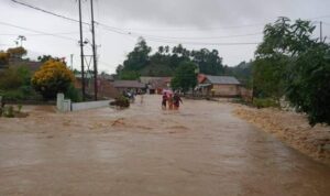 Bupati Boltim Bersama BWS Sulut Cek Tanggul Sungai di Motongkad yang Jebol