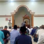 Bupati Bolsel Sholat Tarawih di Masjid Nurul Huda Desa Momalia Satu