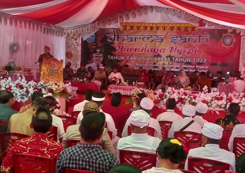 Limi Mokodompit Hadiri Perayaan Dharma Santi Hari Raya Nyepi di Desa Kosio