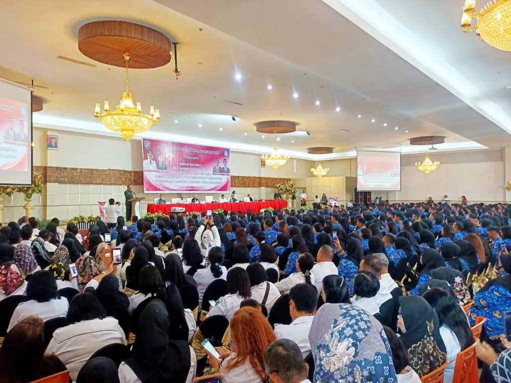 Limi Mokodompit Serahkan SK Pengangkatan 482 PPPK Bolmong