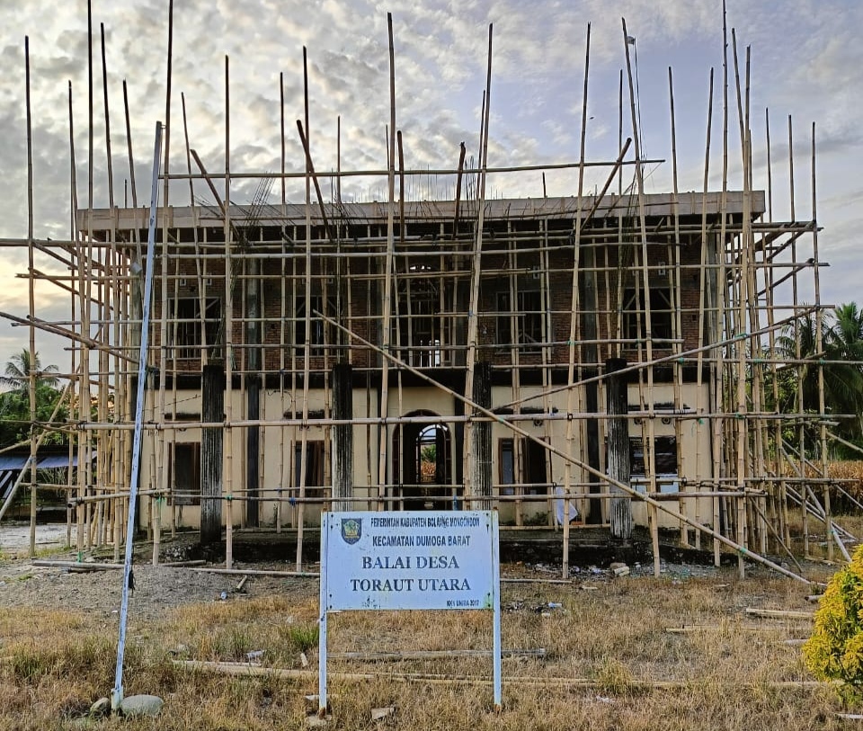 Pembangunan Balai Desa Toraut Utara