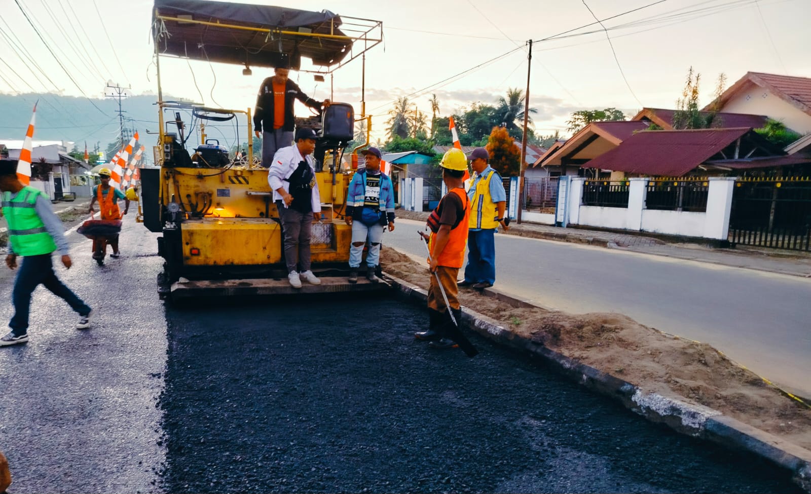 Ruas Jalan Kuala-Taman Keidupa di Desa Buroko Timur Mulai Dibangun