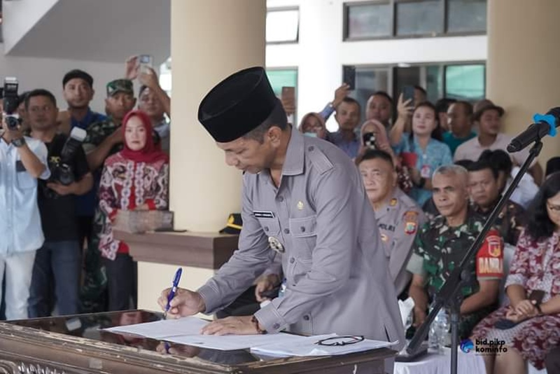 Pj Bupati Bolmong Kukuhkan Perpanjangan Periode Jabatan 193 Sangadi