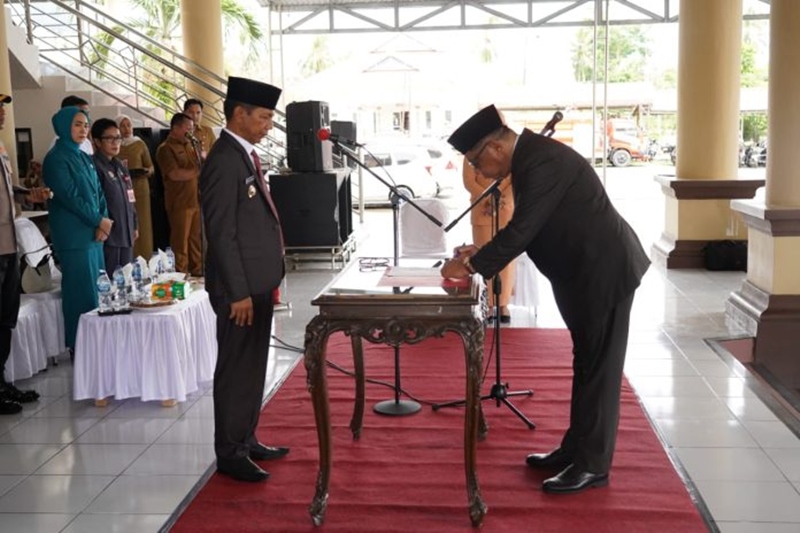 Pj Bupati Bolmong Lantik Abdullah Mokoginta Sebagai Sekda Definitif