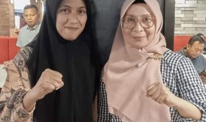 Bakal calon Wakil Bupati Bolmut Aktrida Datungsolang (kanan) mendapat dukungan dari aktivis perempuan Bolmut.