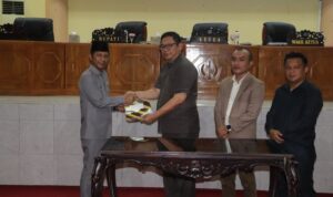 DPRD Bolmong Tetapkan Ranperda APBD 2025.