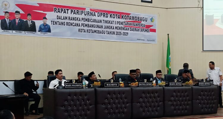 Adrianus Mokoginta Pimpin Paripurna Penetapan Ranperda RPJMD Kotamobagu 2025-2029.