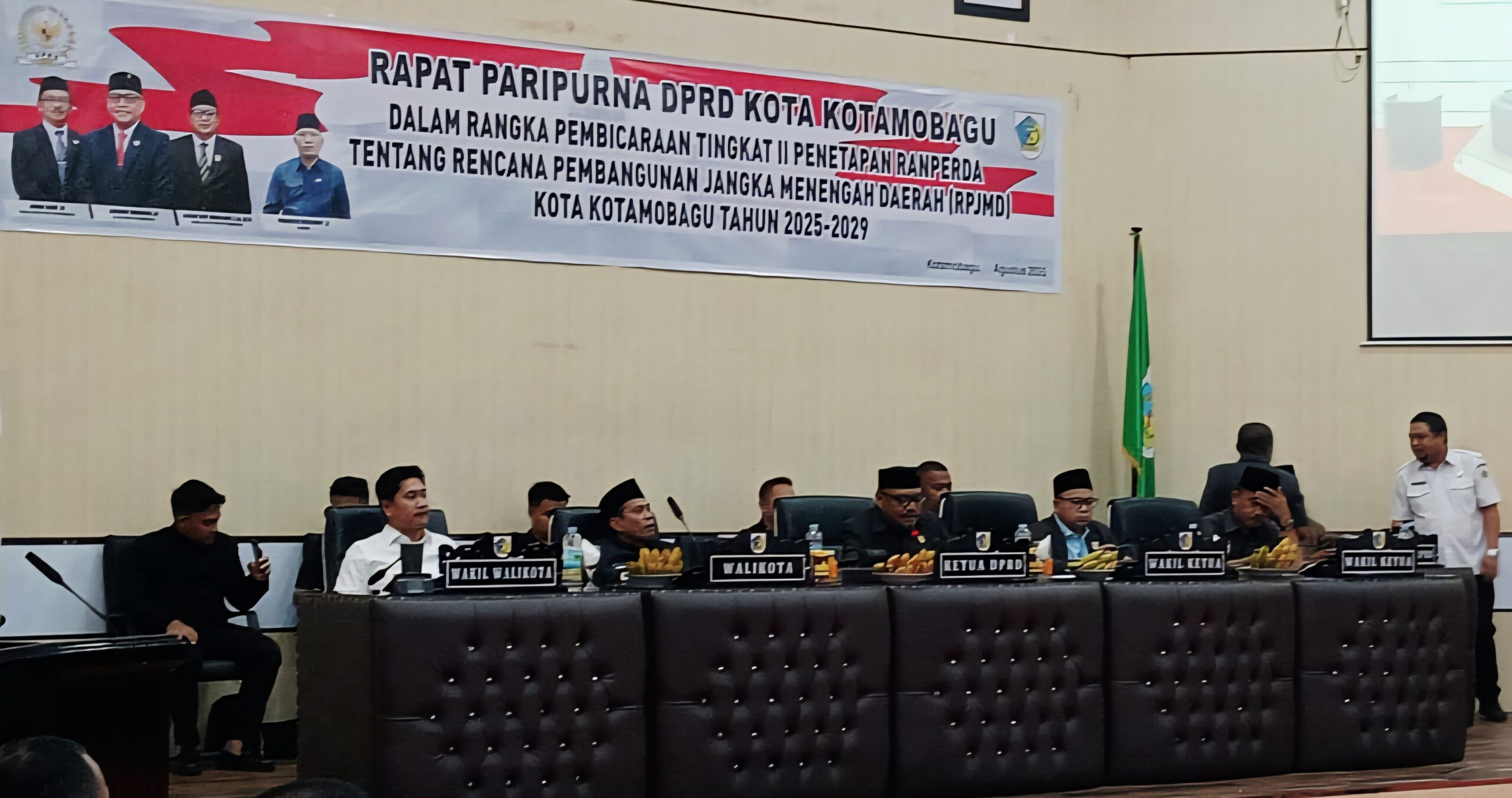 Adrianus Mokoginta Pimpin Paripurna Penetapan Ranperda RPJMD Kotamobagu 2025-2029.