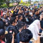Polemik Mobnas Ketua DPRD Bolmut, Ikut Disoroti Pada Aksi Demo Mahasiswa.