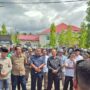 Para anggota DPRD Bolmut saat menerima menerima aksi demo mahasiswa di gedung DPRD Bolmut, Senin (8/9/2025).