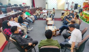 Usia Terima Aksi Demo DPRD Bolmut Gelar Rapat Internal.