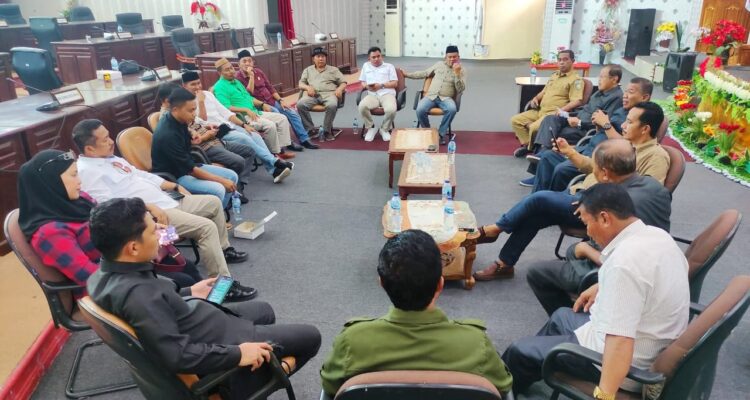 Usia Terima Aksi Demo DPRD Bolmut Gelar Rapat Internal.