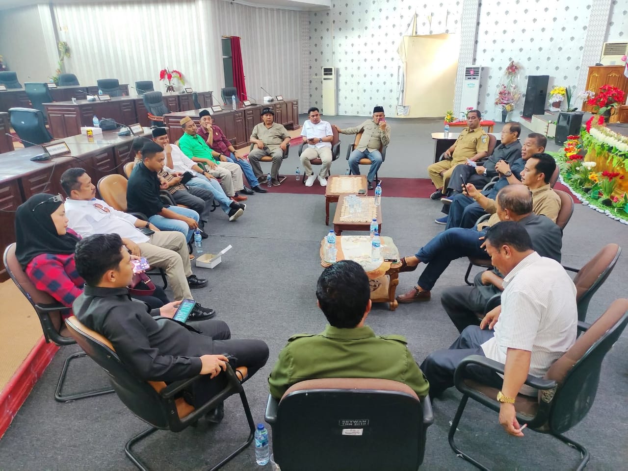 Usia Terima Aksi Demo DPRD Bolmut Gelar Rapat Internal.