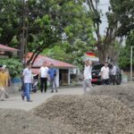 Wali Kota Kotamobagu, Weny Gaib memantau langsung perbaikan jalan A.P Mokoginta di Kelurahan Upai, Kecamatam Kotamobagu Utara.