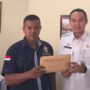 Ketua LP-KPK Boltara menyerahkan surat kepada Kaban BKDSDM
