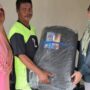Dewi Zandra Astuti Mondo, Serahkan Bantuan Kanopi untuk Warga.