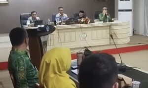Banggar DPRD Kotamobagu dan TAPD Rapat Bersama Sekprov Sulut Banggar DPRD Kotamobagu dan TAPD Rapat Bersama Sekprov Sulut.