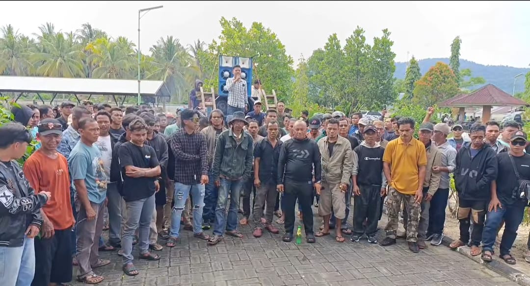 Aliansi Pejuang Penambang Emas Duduki DPRD Boltara.